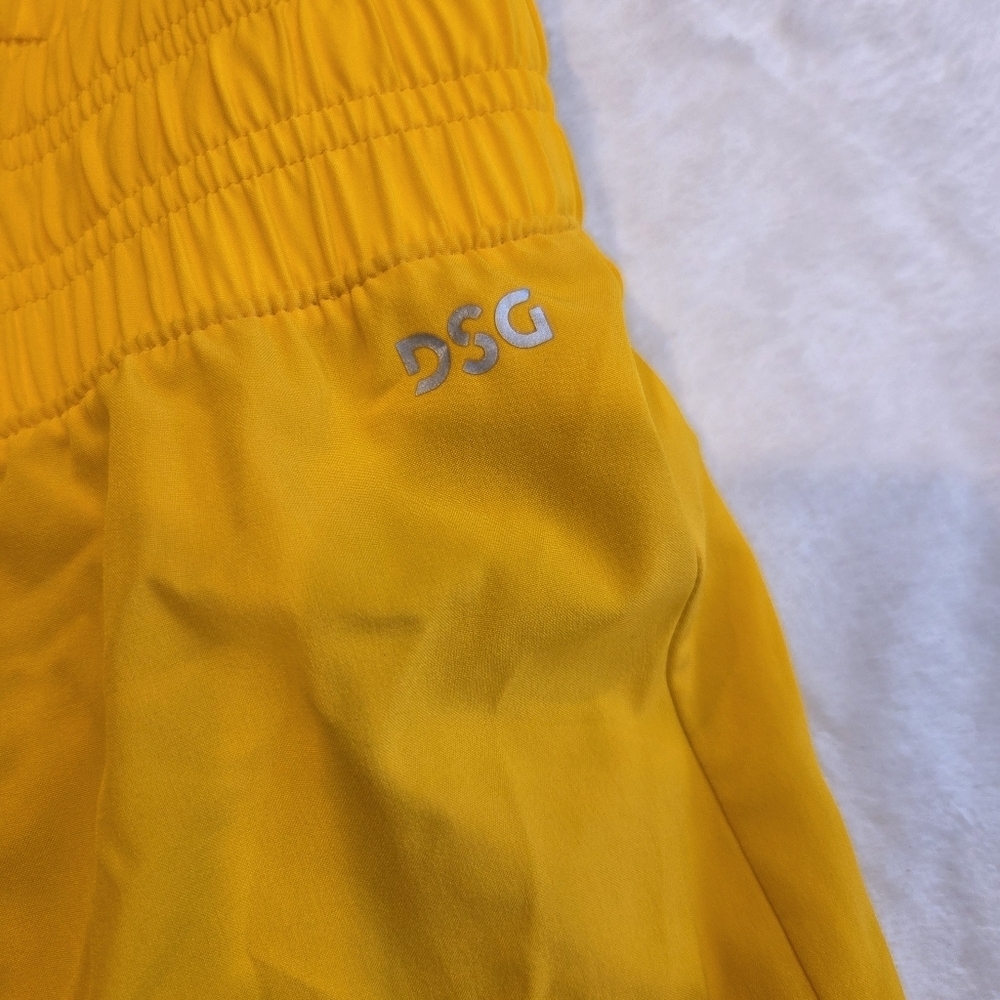 DSG STRIDE HIGH-RISE SHORTS  WOMENS SMALL  UNIVERSITY GOLD  New Sports Workout - Picture 2 of 9